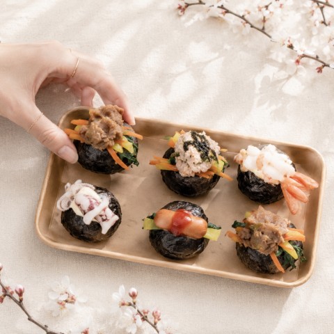 Plato con sushi variado