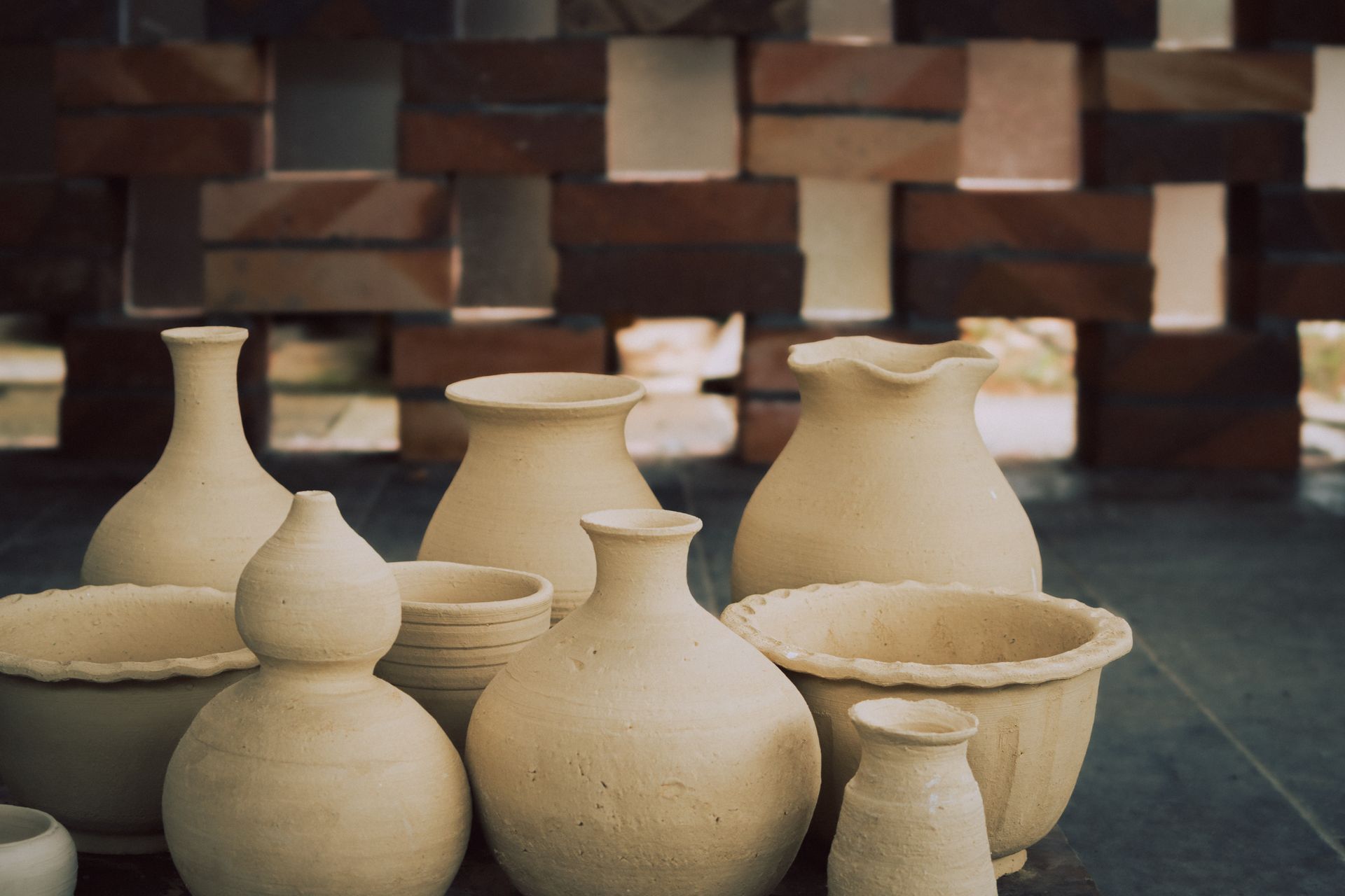 Cerámica artesanal sobre mesa