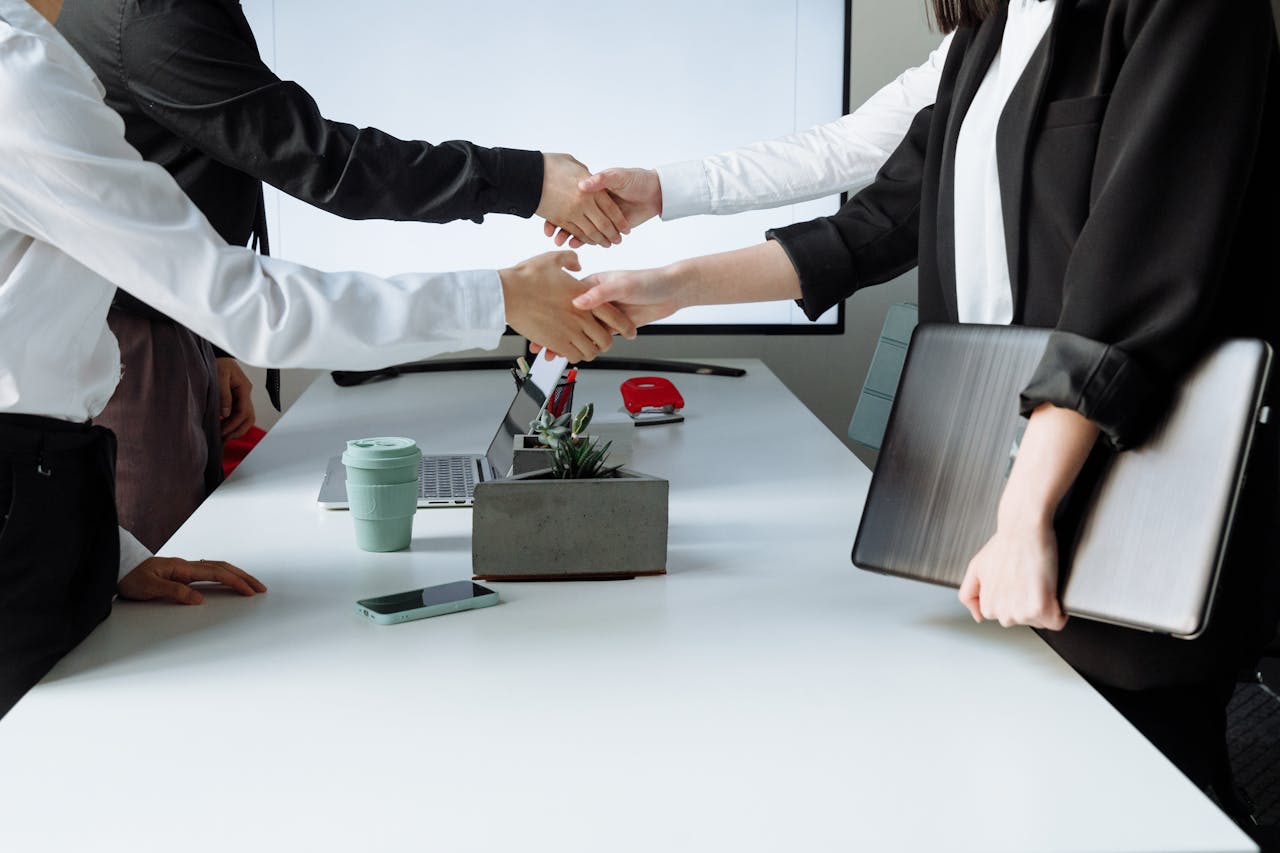 Reunión de negocios y acuerdos